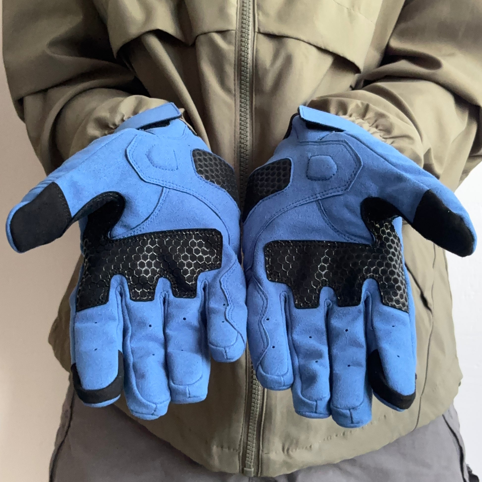 Unique Summer Racing Gloves with Touch Sensors