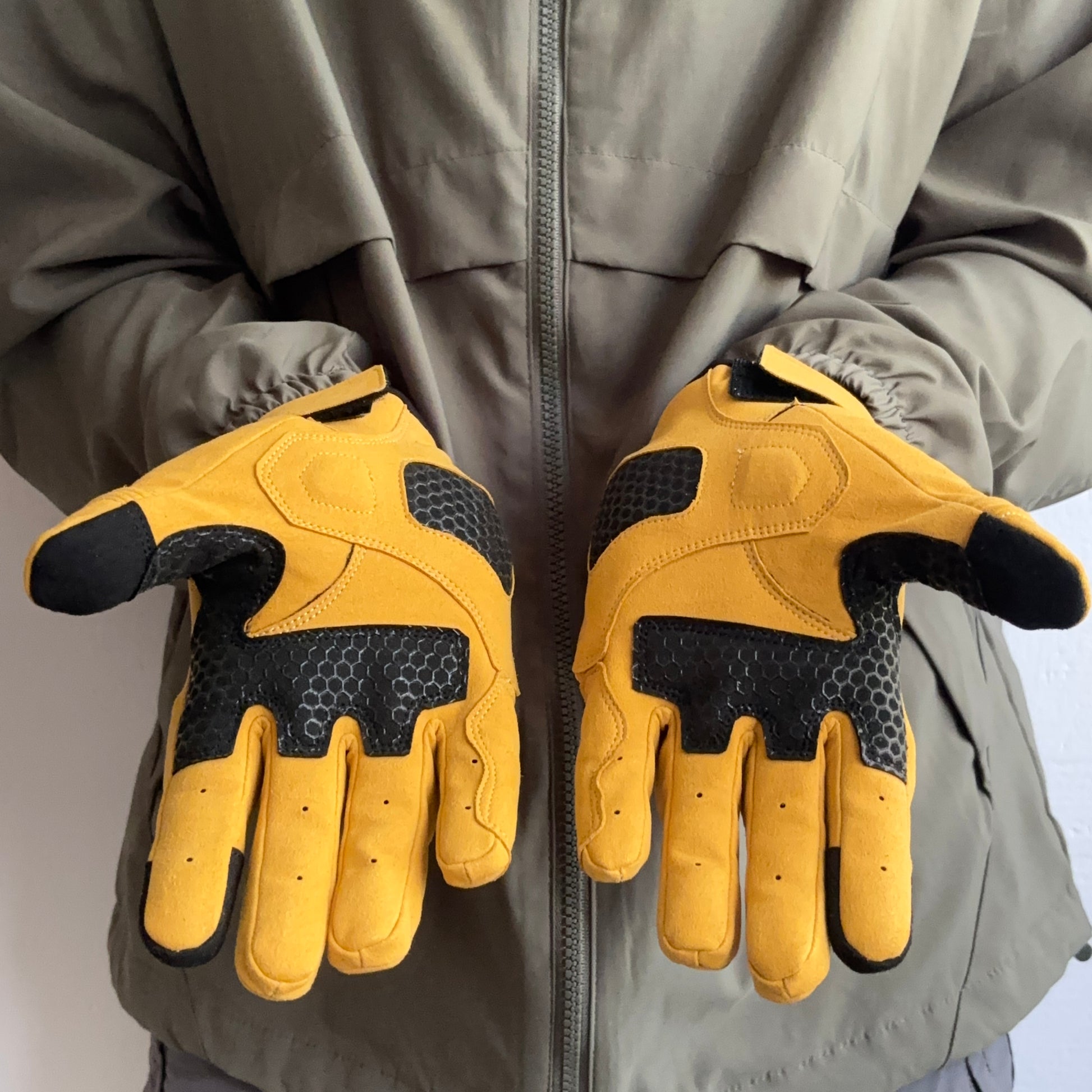 Unique Summer Racing Gloves with Touch Sensors