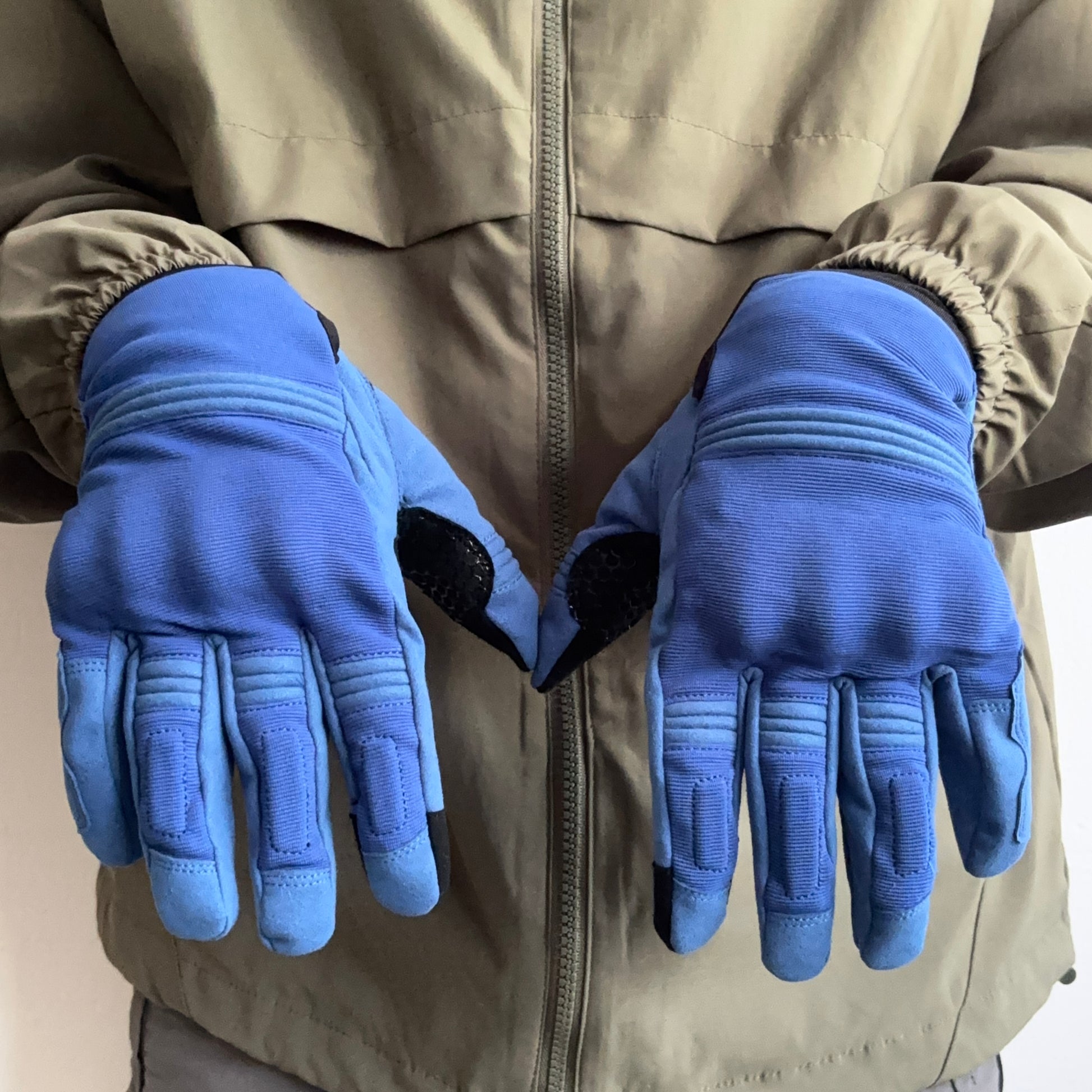 Unique Summer Racing Gloves with Touch Sensors