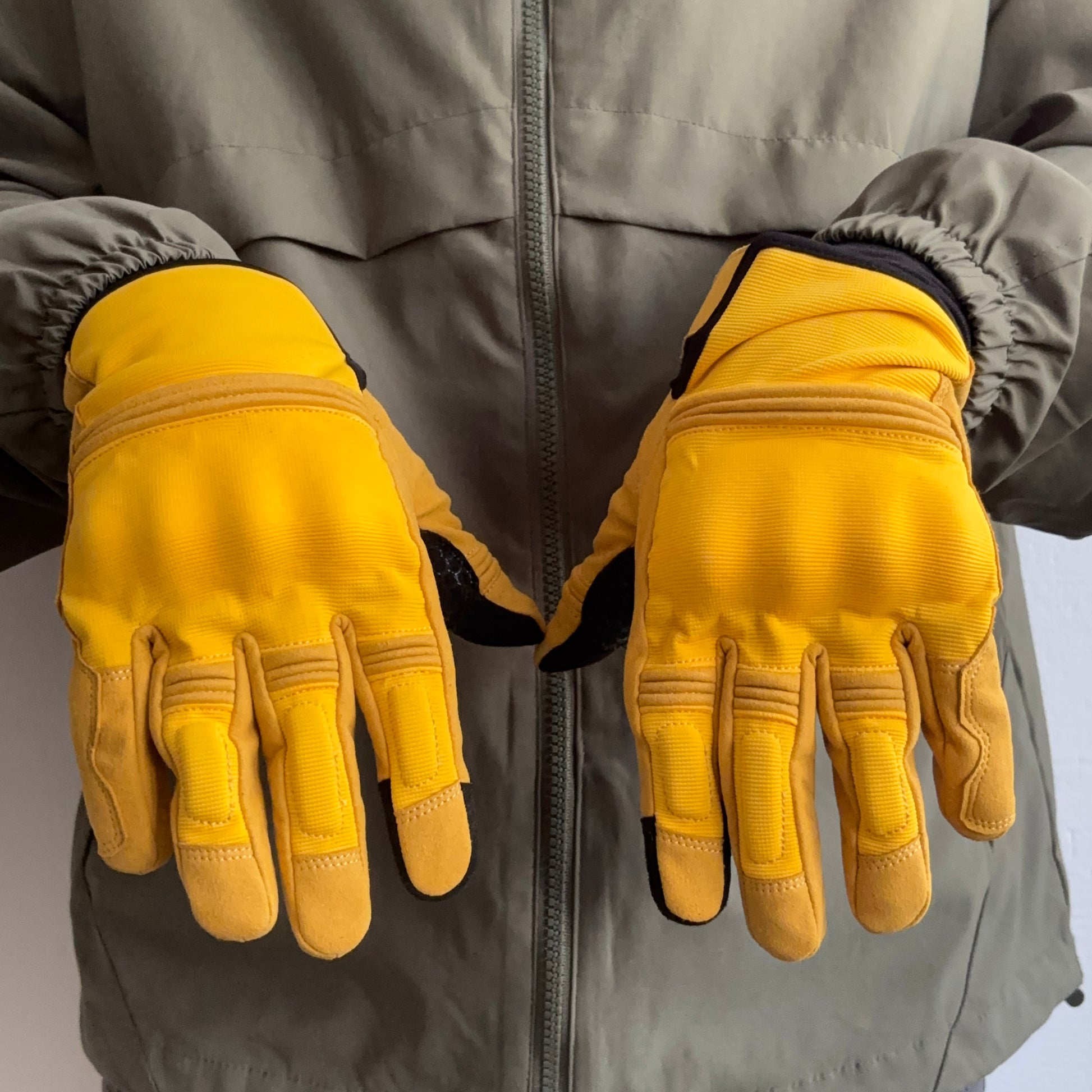 Unique Summer Racing Gloves with Touch Sensors