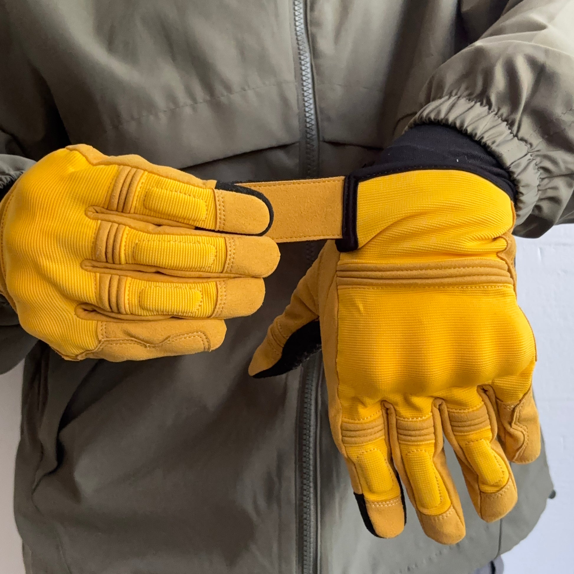 Unique Summer Racing Gloves with Touch Sensors