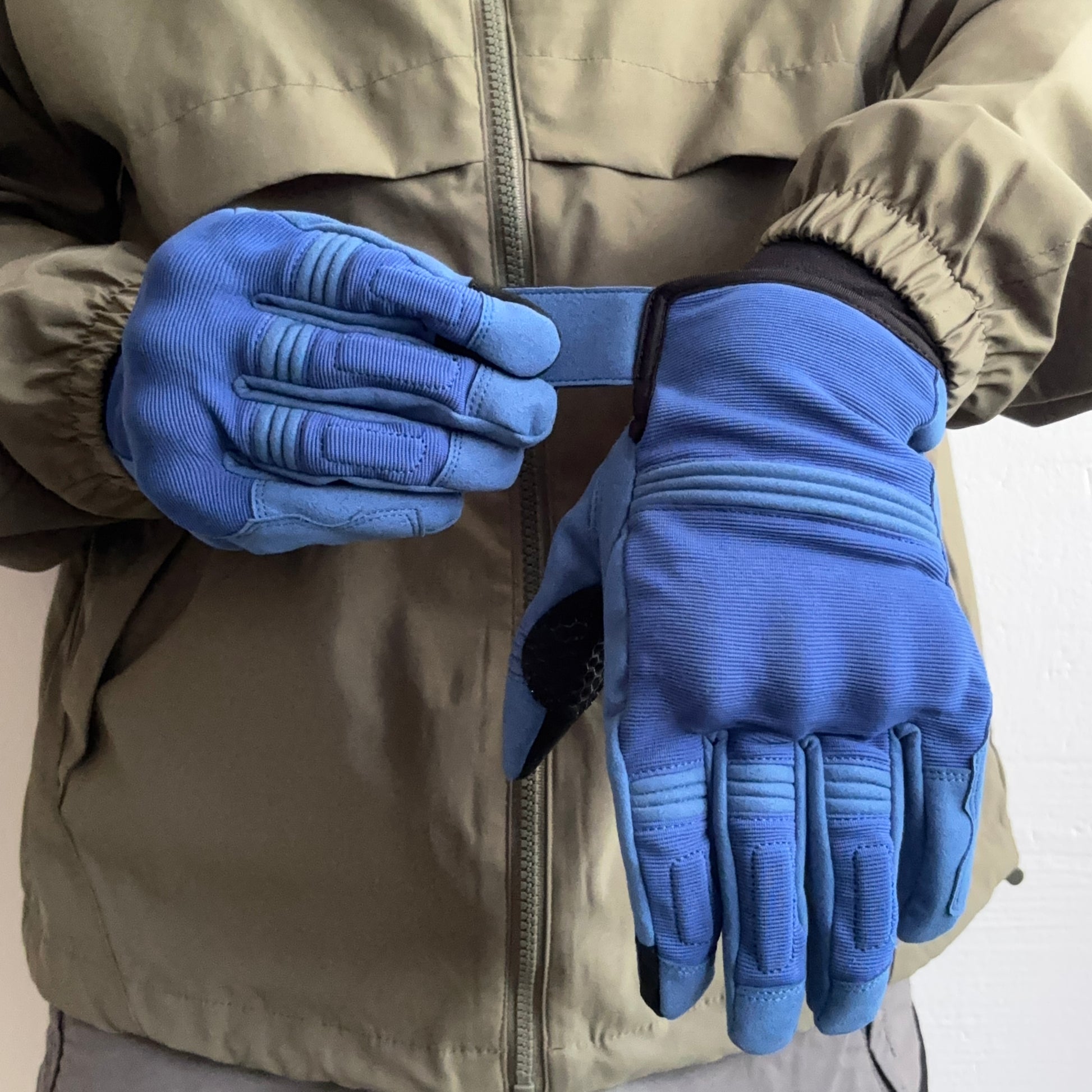 Unique Summer Racing Gloves with Touch Sensors