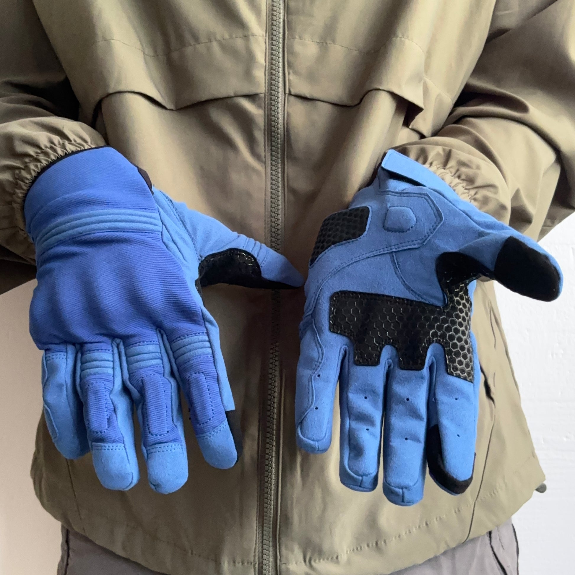 Unique Summer Racing Gloves with Touch Sensors