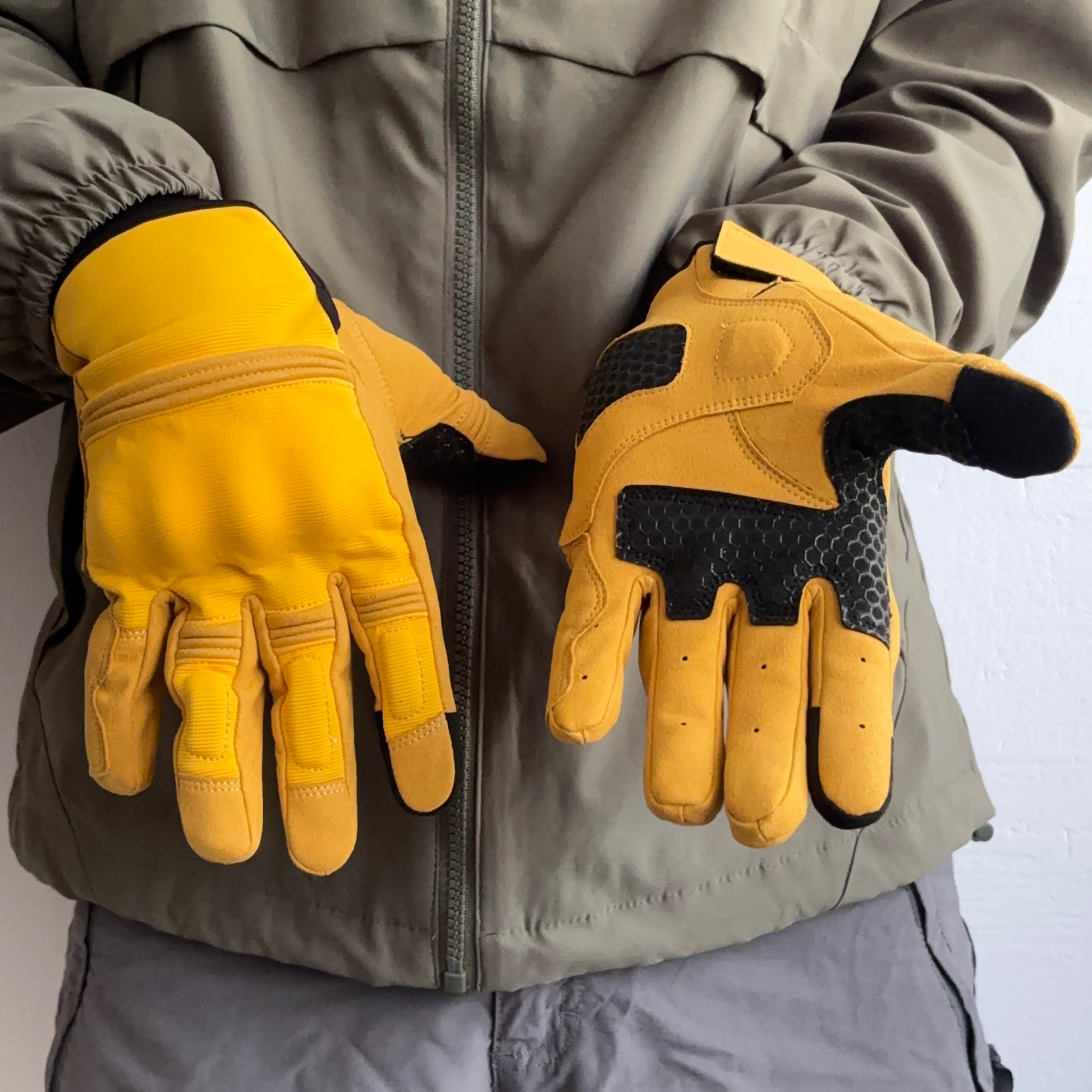 Unique Summer Racing Gloves with Touch Sensors
